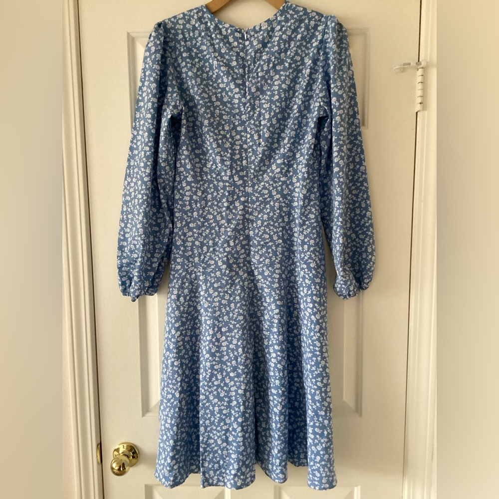 NWOT SHEIN Blue and White Floral Dress Medium - Picture 5 of 9